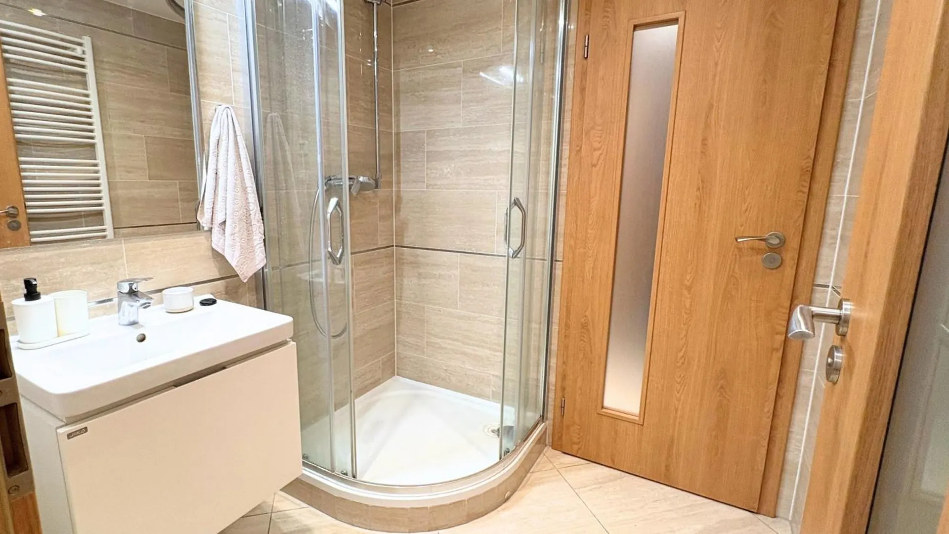 Daire Modern Studio With Spacious Terrace Prague Andel