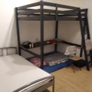 Economy Flat 18 Minutes From Vaclavske Namesti Apartmán